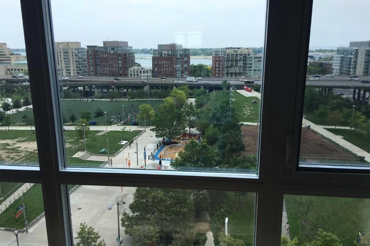 Three-Bedroom Condo With Free Parking Nearby Cn Tower With Lake View Toronto Esterno foto