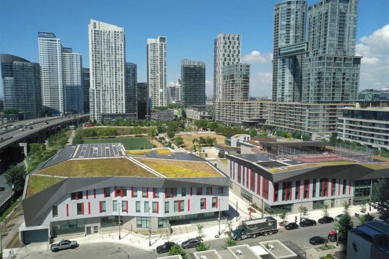Three-Bedroom Condo With Free Parking Nearby Cn Tower With Lake View Toronto Esterno foto