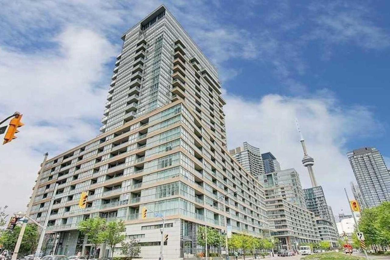 Three-Bedroom Condo With Free Parking Nearby Cn Tower With Lake View Toronto Esterno foto