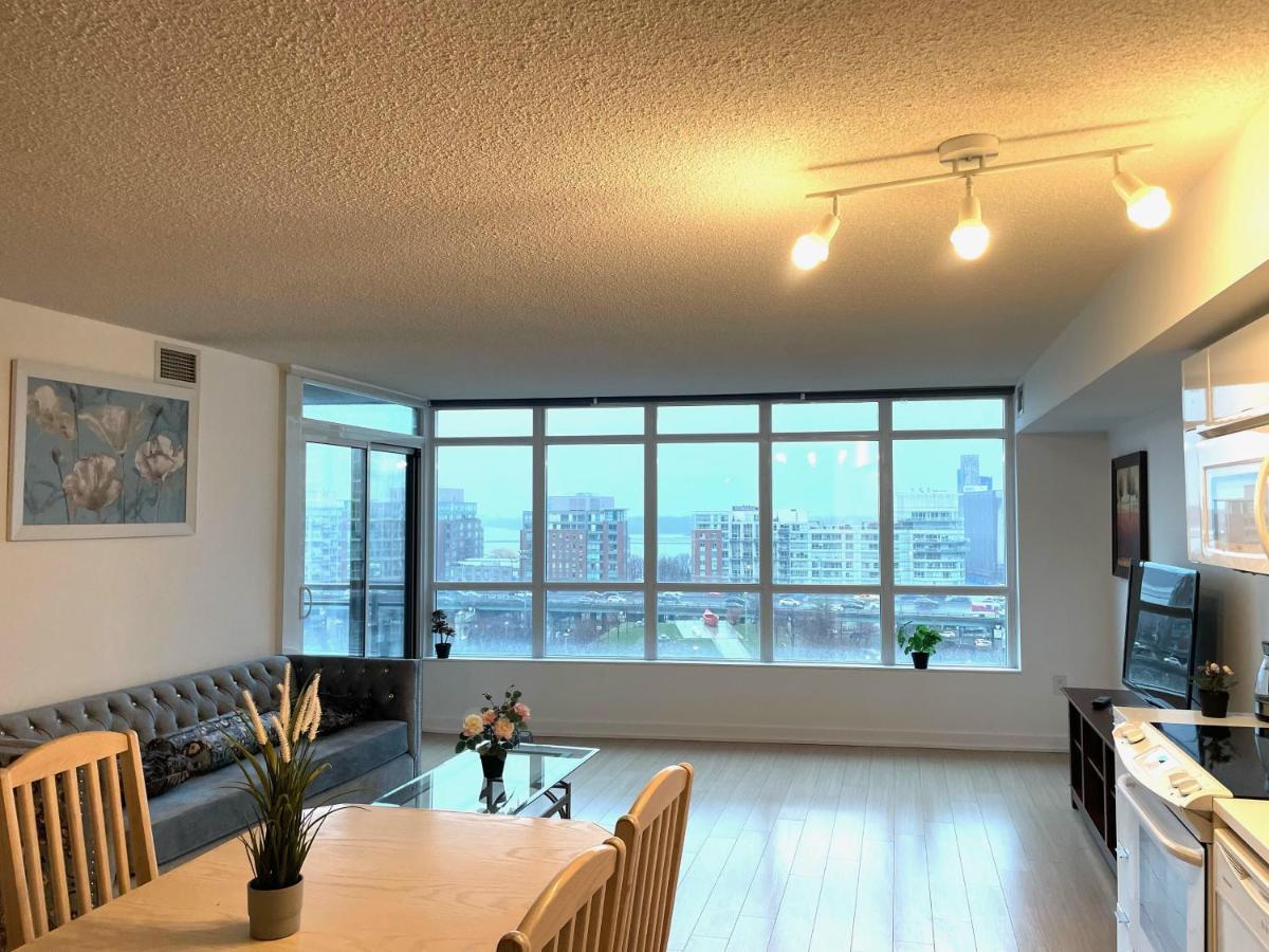 Three-Bedroom Condo With Free Parking Nearby Cn Tower With Lake View Toronto Esterno foto