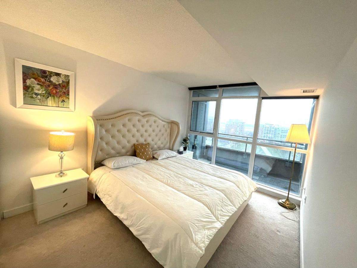 Three-Bedroom Condo With Free Parking Nearby Cn Tower With Lake View Toronto Esterno foto