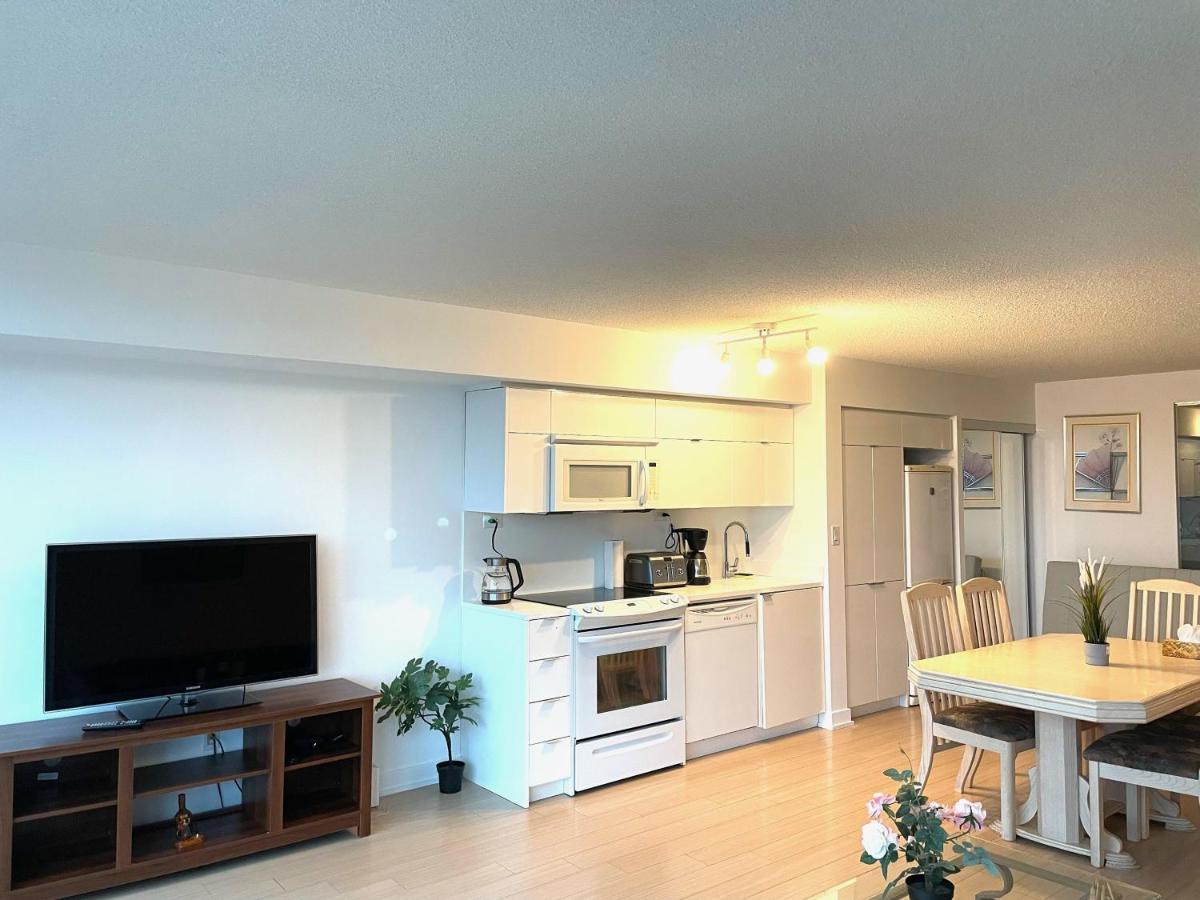 Three-Bedroom Condo With Free Parking Nearby Cn Tower With Lake View Toronto Esterno foto
