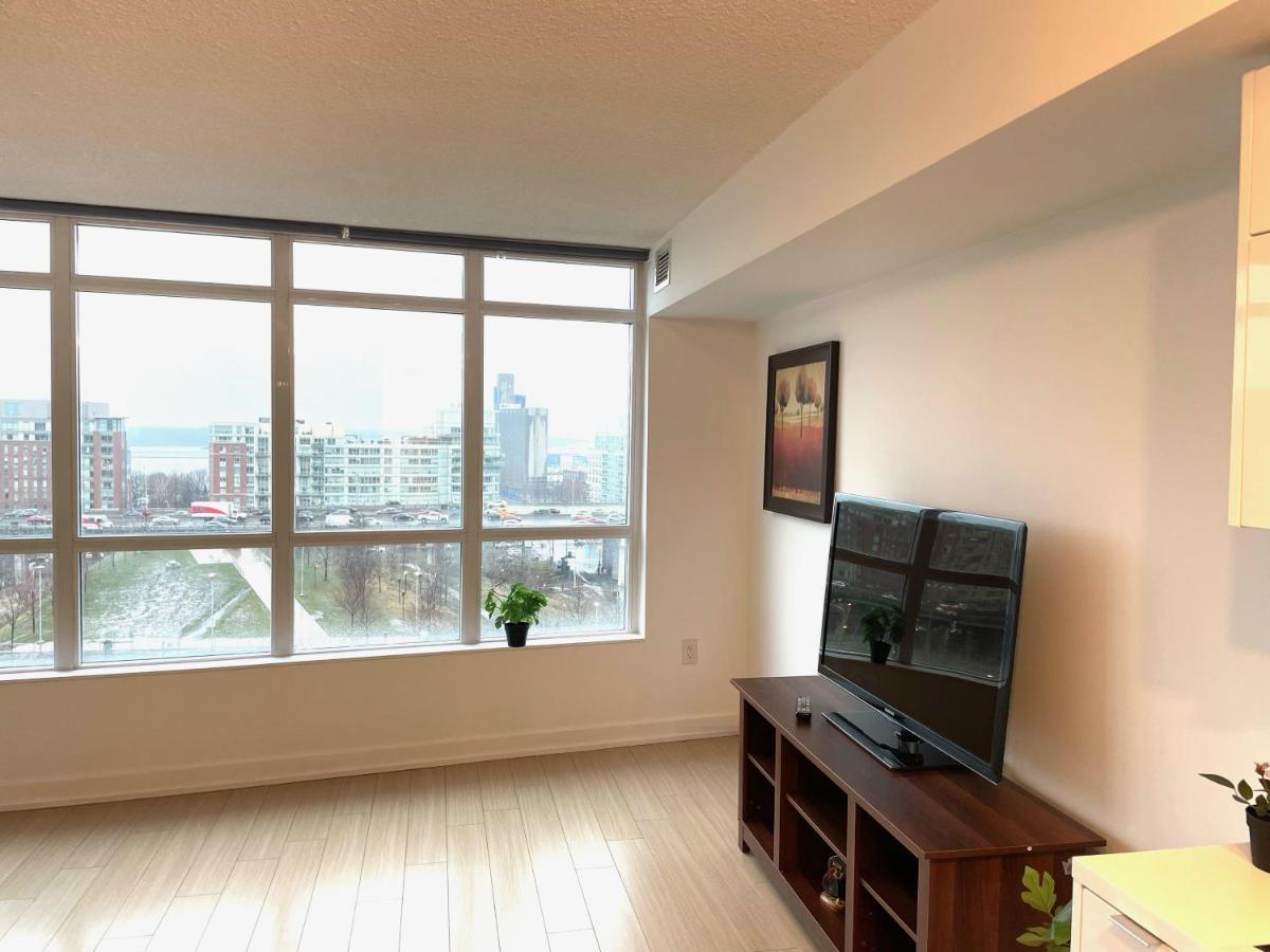 Three-Bedroom Condo With Free Parking Nearby Cn Tower With Lake View Toronto Esterno foto
