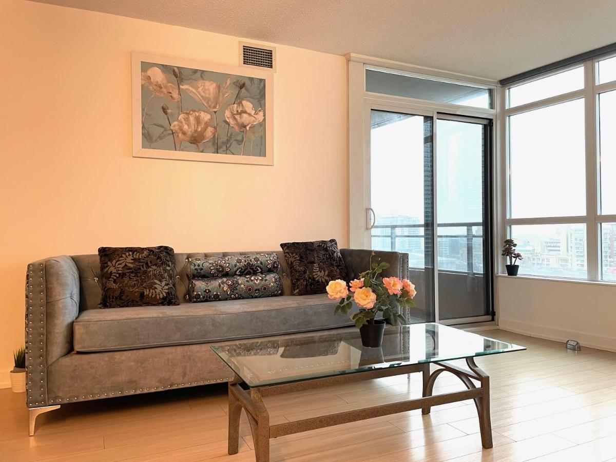 Three-Bedroom Condo With Free Parking Nearby Cn Tower With Lake View Toronto Esterno foto