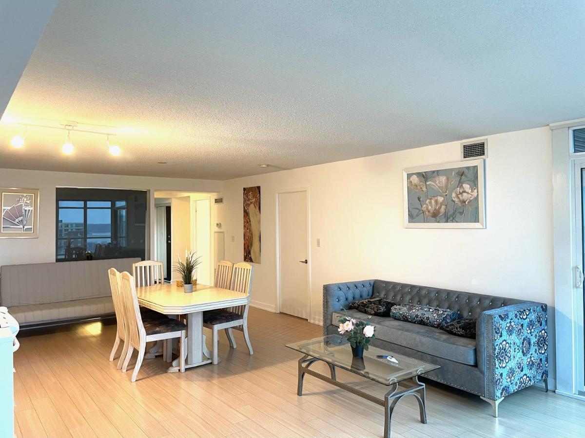 Three-Bedroom Condo With Free Parking Nearby Cn Tower With Lake View Toronto Esterno foto