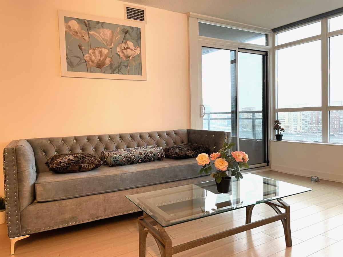 Three-Bedroom Condo With Free Parking Nearby Cn Tower With Lake View Toronto Esterno foto