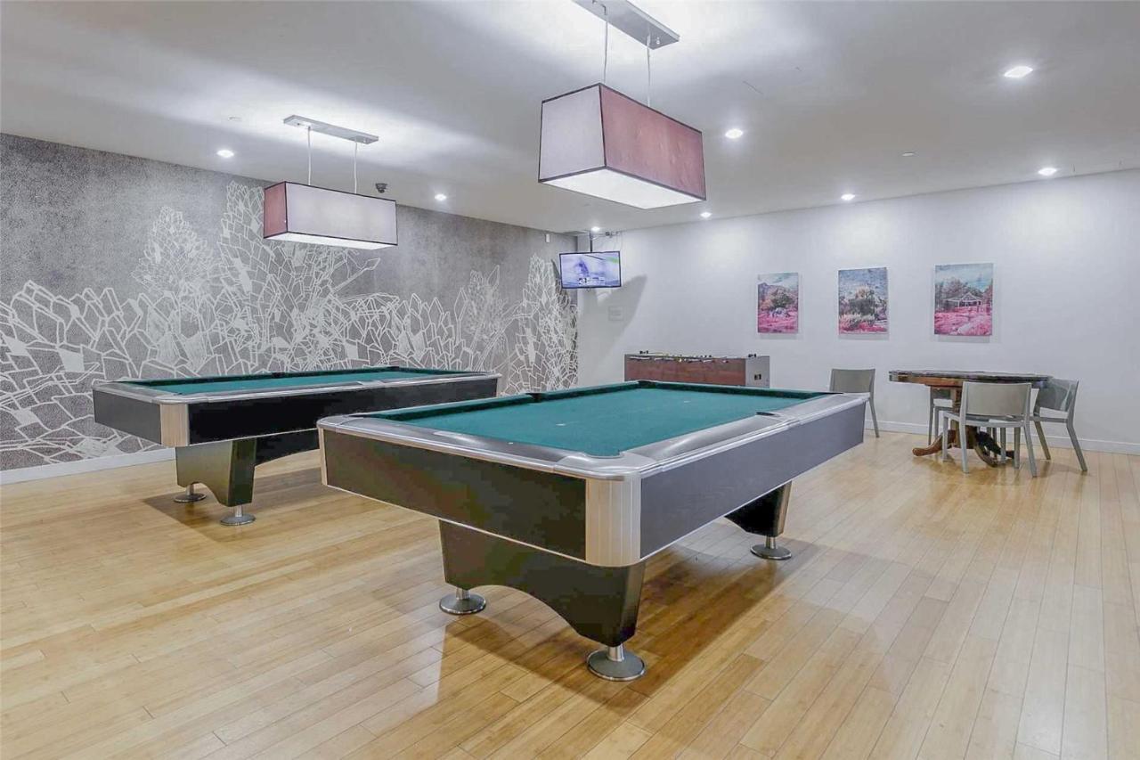 Three-Bedroom Condo With Free Parking Nearby Cn Tower With Lake View Toronto Esterno foto