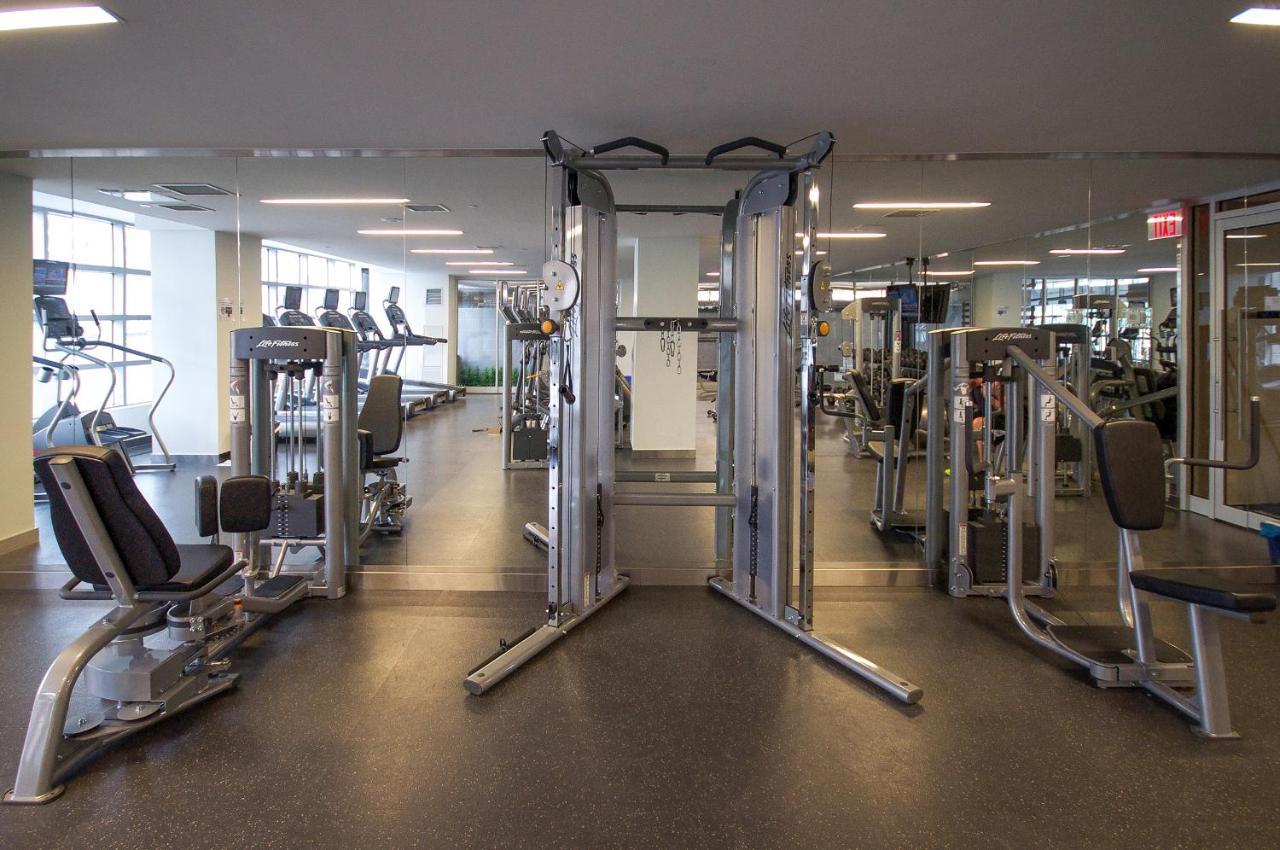 Three-Bedroom Condo With Free Parking Nearby Cn Tower With Lake View Toronto Esterno foto