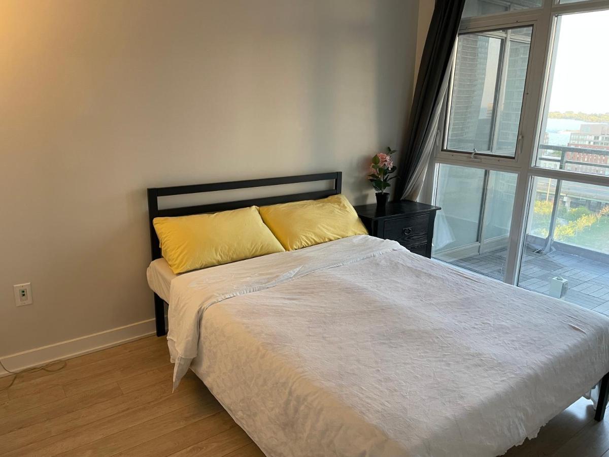 Three-Bedroom Condo With Free Parking Nearby Cn Tower With Lake View Toronto Esterno foto