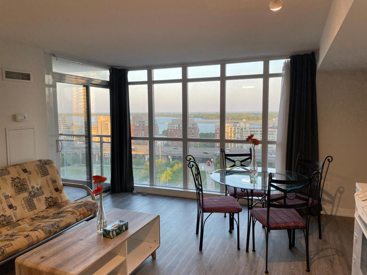 Three-Bedroom Condo With Free Parking Nearby Cn Tower With Lake View Toronto Esterno foto